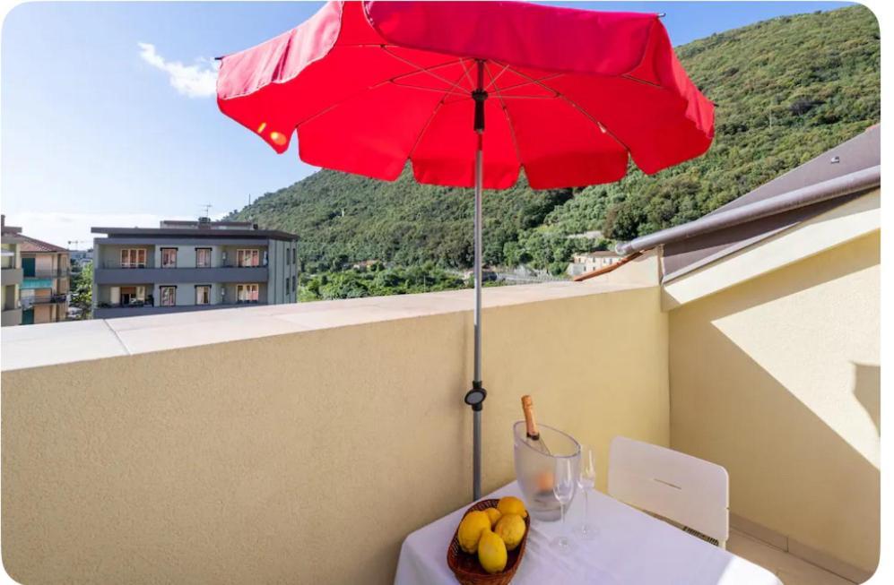 Mansarda Ivy Apartment Финале Лигуре Екстериор снимка
